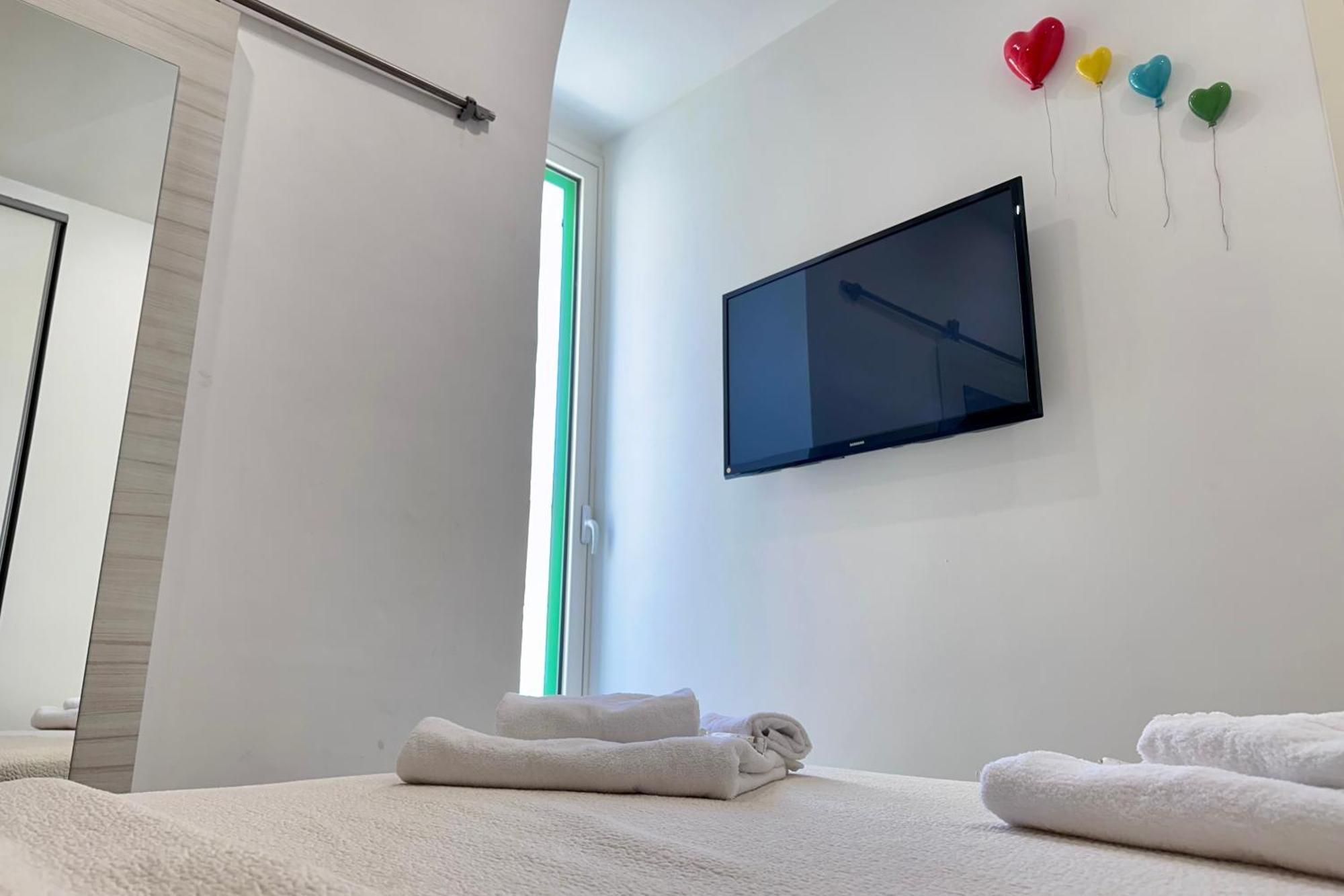 Eden Suite - Central Apartment With Balcony - Молфета Екстериор снимка