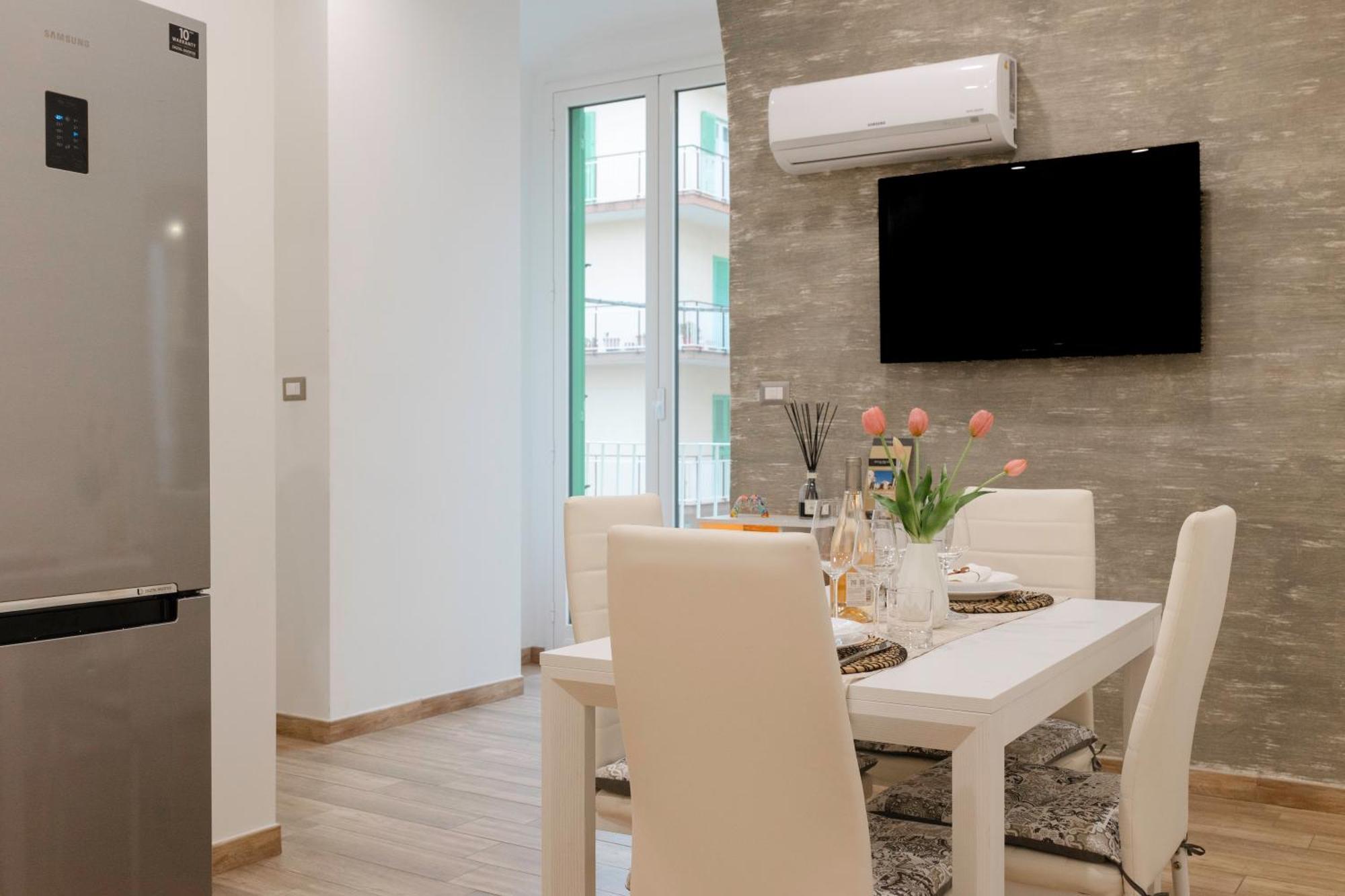 Eden Suite - Central Apartment With Balcony - Молфета Екстериор снимка